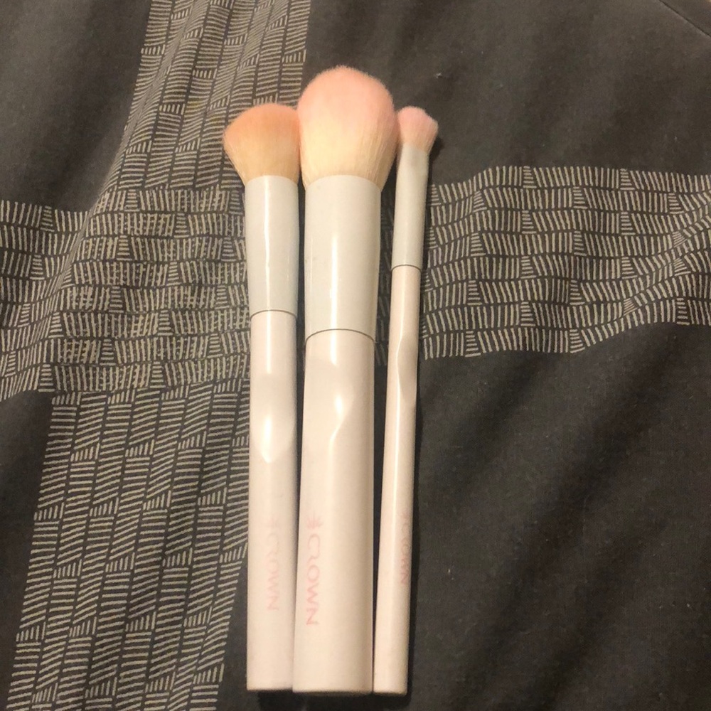 Crown brushes